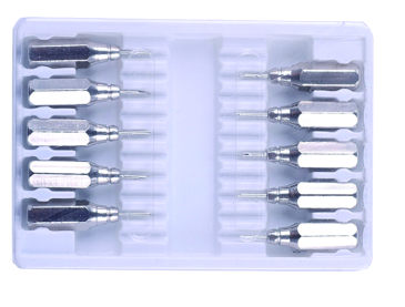 Short veterinary needles arranged in a plastic storage box