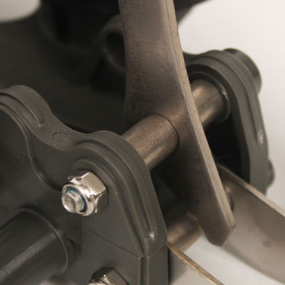 Jetter tray hinge connection